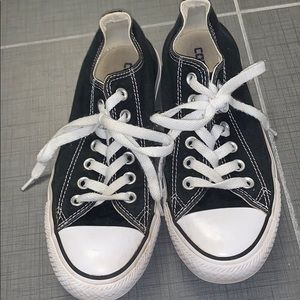 Black low top converse